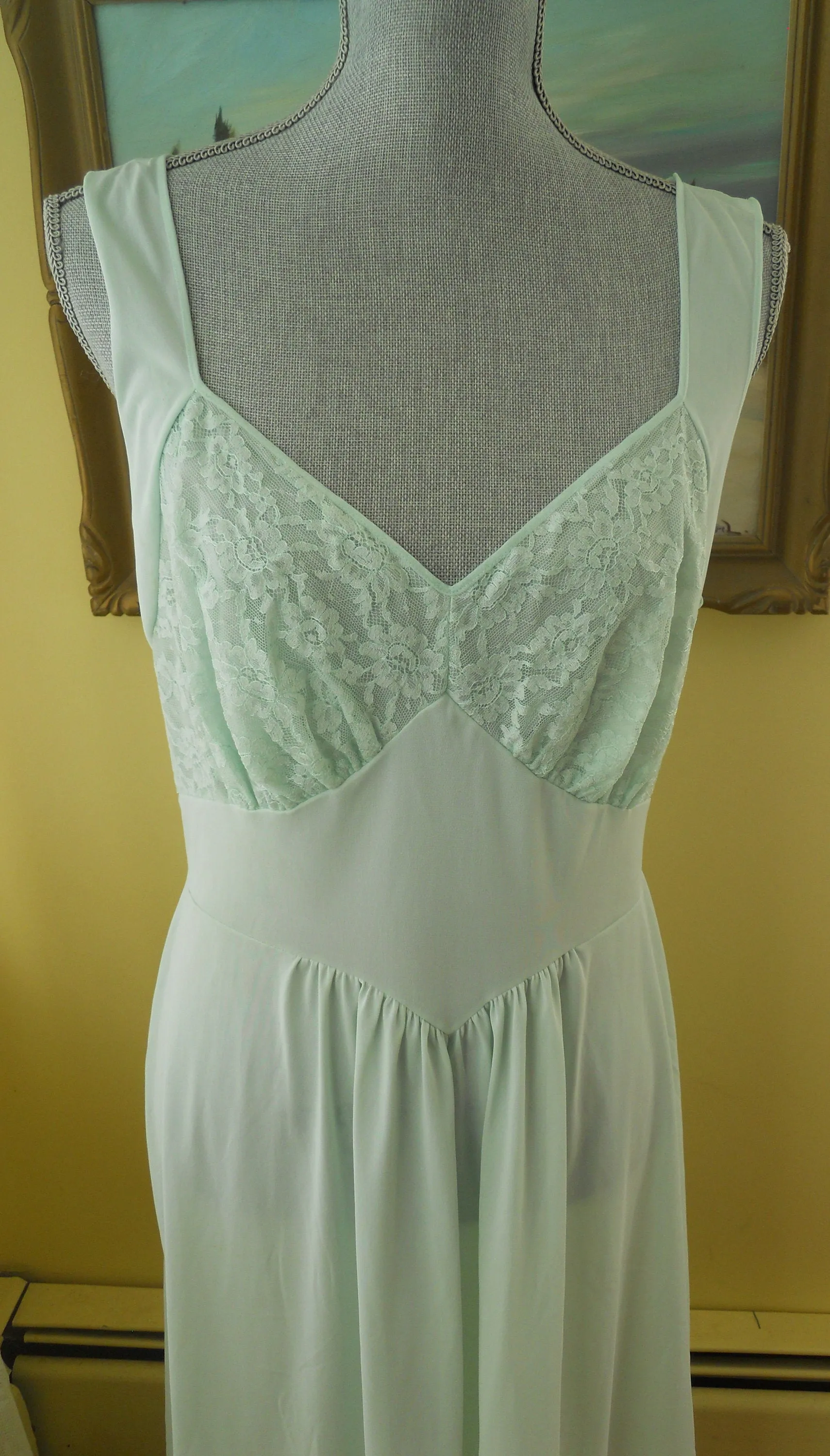 Late 1940s Early 1950s Sweetheart Neckline Nightgown Vintage Sea-foam Green Glamour Pin-Up Girl Lingerie